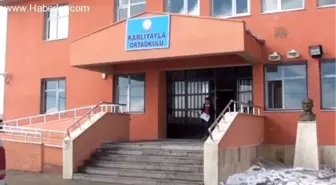 Yanık Tedavisi Gören Öğrenci, Karnesini Yatağında Aldı -