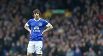 Leighton Baines'ten Dört Yıllık İmza!