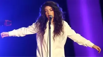 17 Yaşındaki Lorde'ye Grammy Kazandıran 'Royals' Adlı Parça