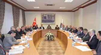 Vali Şahin, Belediye Başkanları ile Büyükşehir Toplantısı Yaptı