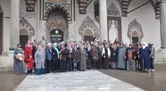 Gördesli Kadınlar Manisa'ya Çiçeklerle Geldi