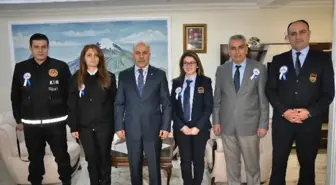 Gümrük Müdürlüğü Çalışanlarından Vali Pek'e Ziyaret