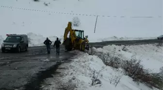 Kar ve Tipi Posof'ta Trafik Kazalarına Neden Oluyor