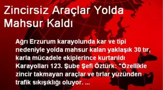 Ağrı'da Zincirsiz Araçlar Yolda Mahsur Kaldı