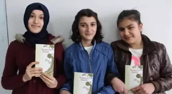 Yerköy'de Öğrencilere 'Namazla Diriliş' Kitabı Hediye Edildi