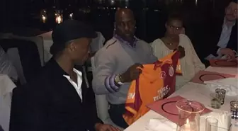 Drogba'dan Payton'a Galatasaray Forması!