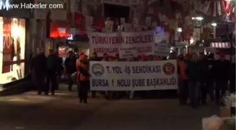 Kütahya'da İşçilerden Soğuk Havada Yarı Çıplak Eylem