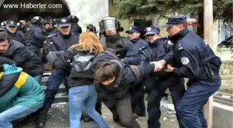 Priştine Üniversitesi Öğrencilerden Protesto