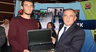 Bolu'da Bin 10 Üniversiteliye Laptop Dağıtıldı