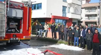 İzmir'de Mobilya İmalathanesinde Yangın Çıktı