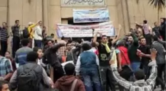 Mısır'da Dekanı Protesto Eden Öğrencilere Hapis Cezası