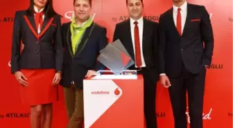 Vodafone Red Ekibi, Atıl Kutoğlu Şıklığıyla Abonelere Hizmet Götürecek