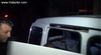 Gece Bekçisi Boğuşarak Etkisiz Hale Getirdiği Hırsızı Polise Teslim Etti