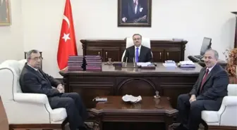 Karayolları 4. Bölge Müdüründen Vali'ye Brifing