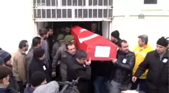 Askeri birlikteki 'kazara' ölüm iddiası - askerin cenazesi, toprağa verildi -