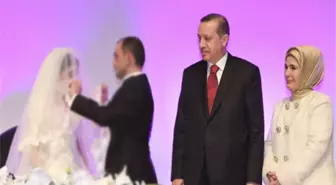 Başbakan Erdoğan İstanbul'da Nikah Şahidi Oldu