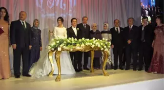 Başbakan Erdoğan İstanbul'da Nikah Şahidi Oldu