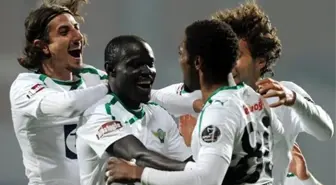 Akhisar, Evinde Seriyi Korumak İstiyor