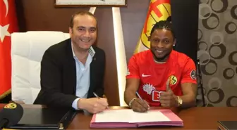 Eskişehirspor, Lawal İle Sözleşme İmzaladı