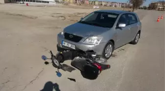 Elbistan'da Otomobil Elektrikli Bisiklete Çarptı: 1 Yaralı