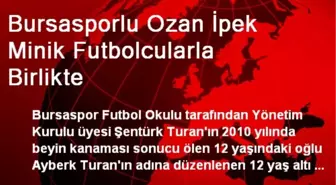 Bursasporlu Ozan İpek Minik Futbolcularla Birlikte