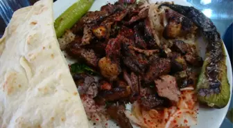 Üç Öğün Tüketilen Geleneksel Damak Tadı: 'Ciğer Kebabı'