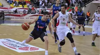 Pınar Karşıyaka: 82 Fenerbahçe Ülker: 73