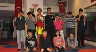 Muaythai Bölge Şampiyonasına 40 Sporcu Gitti