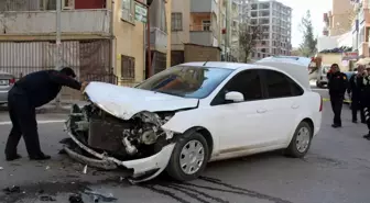 Trafik Kazasında 2 Kişi Yaralandı