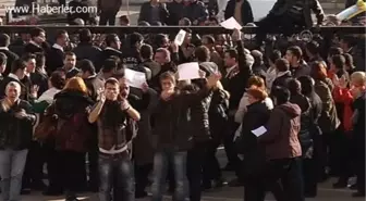 CHP'nin Maltepe Genel Merkezi Önünde Partililerden Protesto