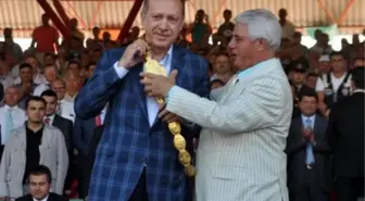 Hamdi Sedefçi, Erdoğan'a Altın Kemer Takmıştı