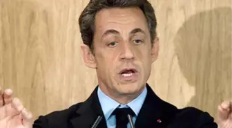 Sarkozy'den Siyasete Dönüş Sinyalleri