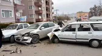 Suşehri'nde Trafik Kazası: 3 Yaralı