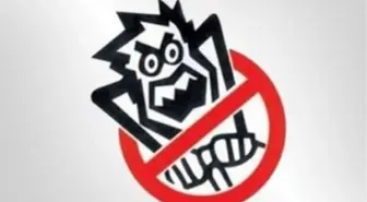 Kamyonet Otomobile Çarptı: 1 Ölü, 3 Yaralı