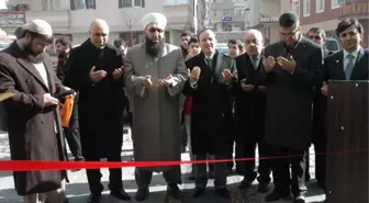 Dar Gelirli Aileler İçin Ücretsiz Kıyafetlerin Dağıtılacağı Mağaza Açıldı