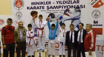 Karate Kursu Öğrencileri Balıkesir'den Madalya ile Döndüler