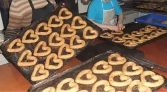 Sevgililere Kalp Şeklinde Simit