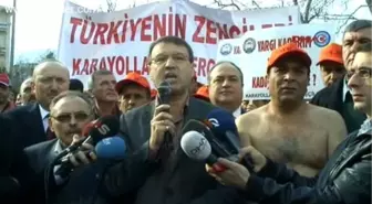 Taşeron İşçilerden Yarı Çıplak Eylem