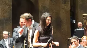 Sevgililer Günü Konserinde Evlenme Teklifi