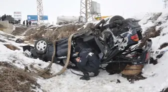 Otomobil Tır'a Çarpıp Şarampole Yuvarlandı: 2 Asker Yaralı