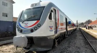 Yerli Üretim Dizel Tren Balıkesir Hattında Seferlere Başladı