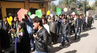 Cizre'de Dünya Anadil Günü Yürüyüşü