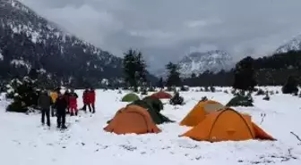 Mersinli Dağcılar Zorlu Şartlarda Hayatta Kalmayı Öğrendi