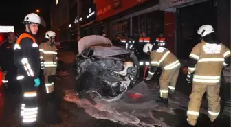 İzmir'de Trafik Kazasında 2 Kişi Yanarak Hayatını Kaybetti