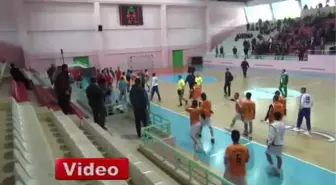 Hentbol Maçında Olaylar Çıktı