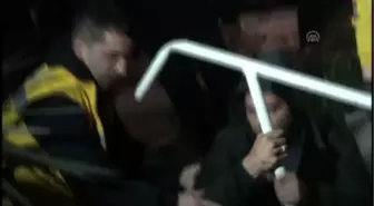 Zonguldak'ta Otomobil Lojman Bahçesine Devrildi: 2 Yaralı