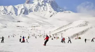 Gemerekli Öğrenciler Erciyes Kayak Merkezinde