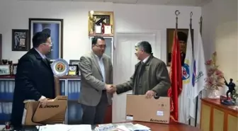 Başkan Ertuğrul Köy Okullarına Bilgisayar Hediye Etti