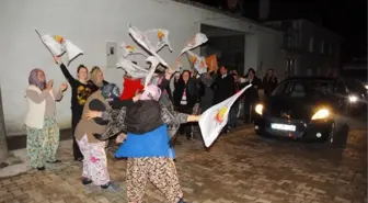 Recep Tayyip Erdoğan (Dombra) Şarkısı Köylü Kadınları Sokağa Döktü