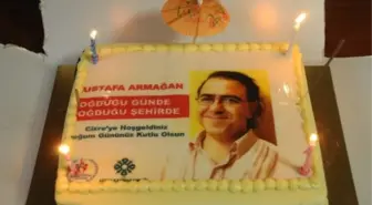 Yazar Armağan'a Cizre'de Sürpriz Kutlama